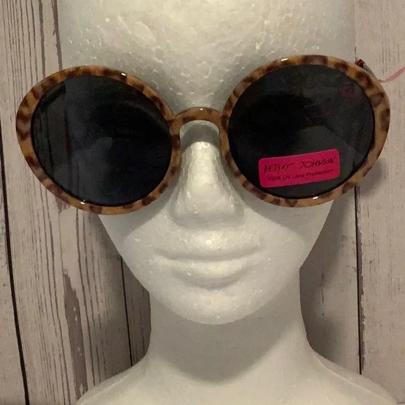 Betsey Johnson | Accessories | New Betsey Johnson Sunglasses  display picture 1